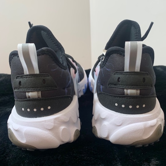 Nike - Picture 6 of 6